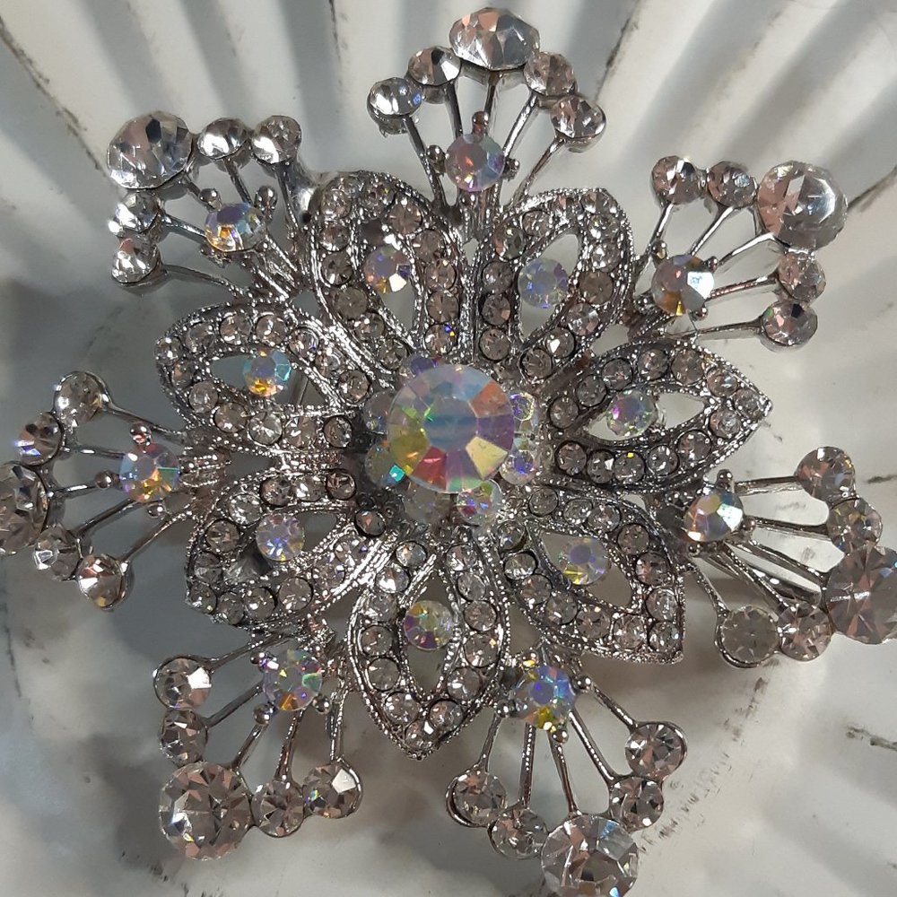 Vintage brooch  Snowflake/Flower